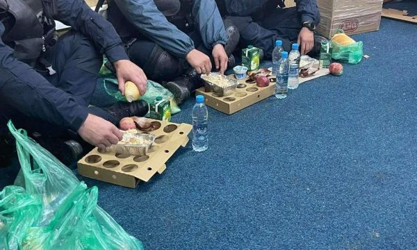 Se donó mucha comida a la policía en el norte, pero ¿las Unidades Especiales aceptan comida de voluntarios?