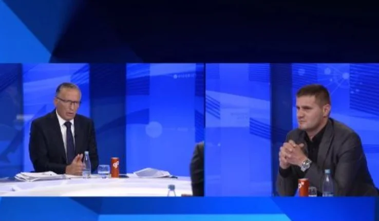 Oluri ímza: Se si può da un analfabeto, si cade dalla politica?