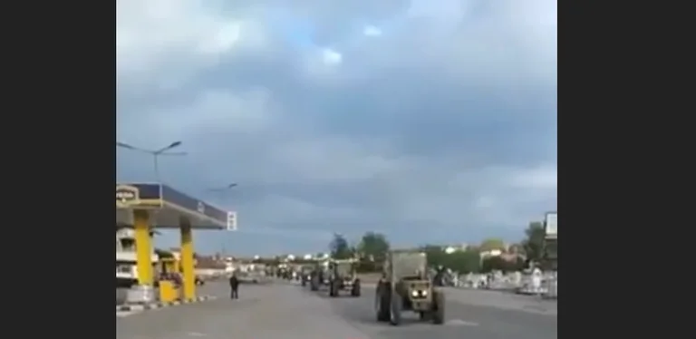 Manifestation à Pristina : les agriculteurs se dirigent vers le ministère de l'Agriculture avec 200 tracteurs