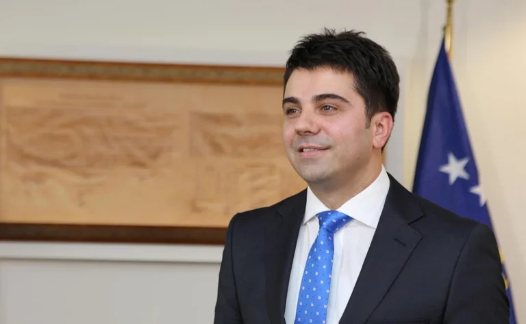 Behram: Kurt hoy fue Amniston Rakic al despedir a Veliun para una declaración de apoyo a Thaci