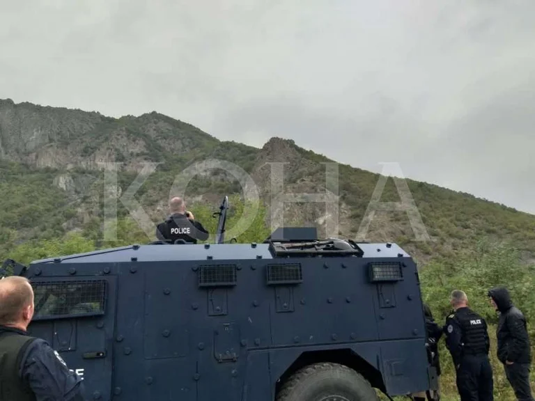 Kosovo-Polizei, Serbiens Polizei sehen sich gegenseitig mit Wachs
