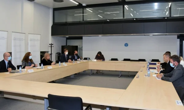 Sallah trifft sich mit Trendafilove, diskutiert Gefangene in Den Haag
