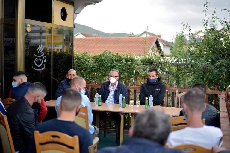 Hamza incontra i proprietari del vanbus: Nel mio governo non mancherà mai sostegno