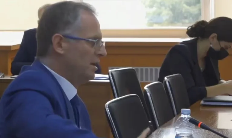 Faithful Bislim ändert die Worte: In keinem Fall wurden für KLA Archive keine Umstände bezahlt