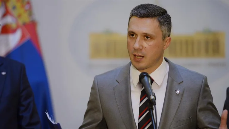 Obradovic esorta Vucin a mettere in guardia l'esercito serbo
