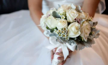 The reasons why brides carry flower bouquets on their wedding day
