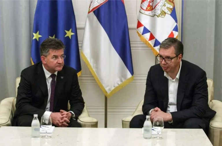 Përfundon takimin me Lajçakun, Vuçiqi: Shpejt informoj popullin se çka po ndodh në Veri