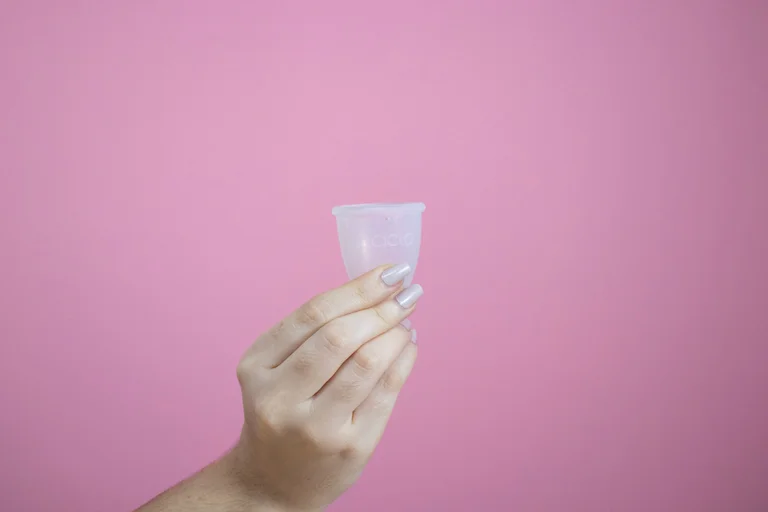 Ç’të bëni nëse e keni lënë aksidentalisht shumë gjatë, kupën menstruale?