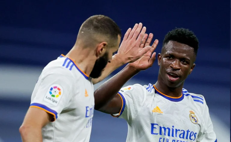 Reali përmbys Valencian me dy gola të shpejtë në fund të ndeshjes, Vinicius e Benzema vjedhin tri pikët