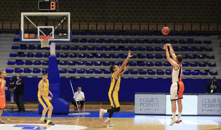 Bashkimi mposht Yllin