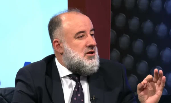 Hoxha nga Prishtina: Kryeni marrëdhënie me gratë tuaja se fitoni shumë sevape