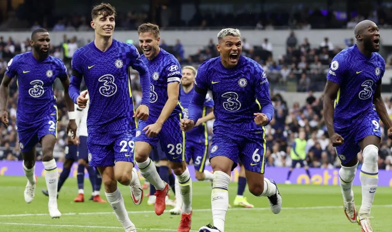 Chelsea mbretëron Londrën, mposht pa telashe edhe Tottenhamin
