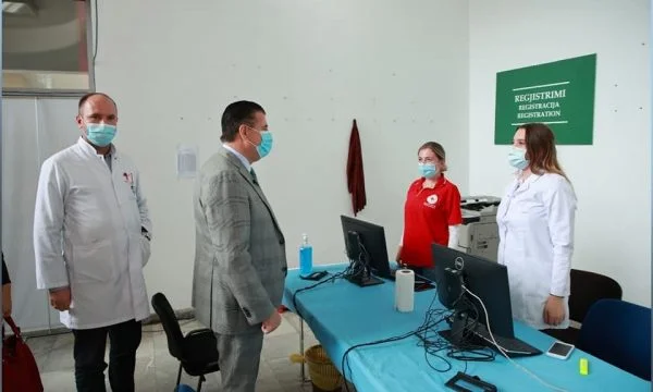 Bahtiri në qendrën e vaksinimit për fushatë, punëtorët shëndetësorë s’kanë ujë të pijes