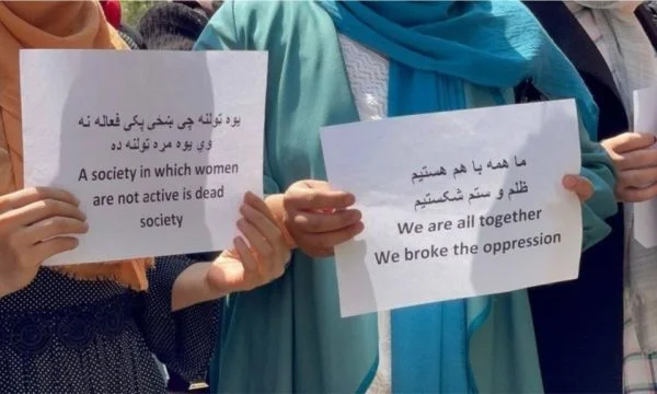 Urdhri i ri në Kabul: Femrat të qëndrojnë në shtëpi, punët do të zëvendësohen nga burrat