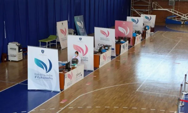 Sot filloi vaksinimi masiv kundër COVID-19