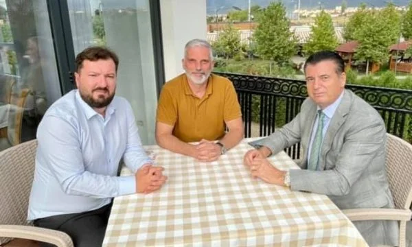 Këshilltari i Albin Kurtit takon Agim Bahtirin: U morëm vesh për kujdes në komunikim