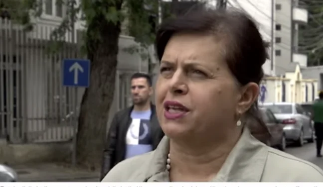“Është vjedhje e imtë”, flet avokatja e të miturit që dyshohet se i vodhi 15 çokollata