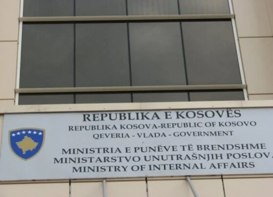 Një muaj paraburgim për zyrtarët e Ministrisë së Brendshme dhe asaj të Jashtme të dyshuar për marrje ryshfeti