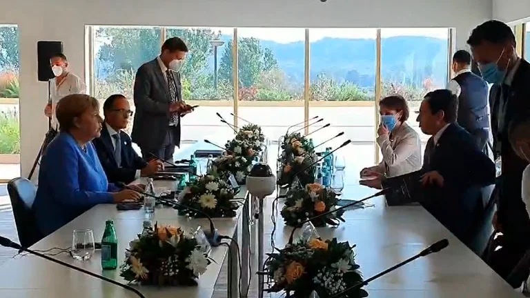Liderët kosovarë ia mësyjnë me të madhe samiteve, prania e tyre aty vlerësohet ‘pa rezultat’