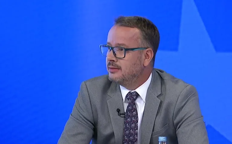 Kajtazi: Glauku po flet si nëpër oda, ka huqje të mëdha