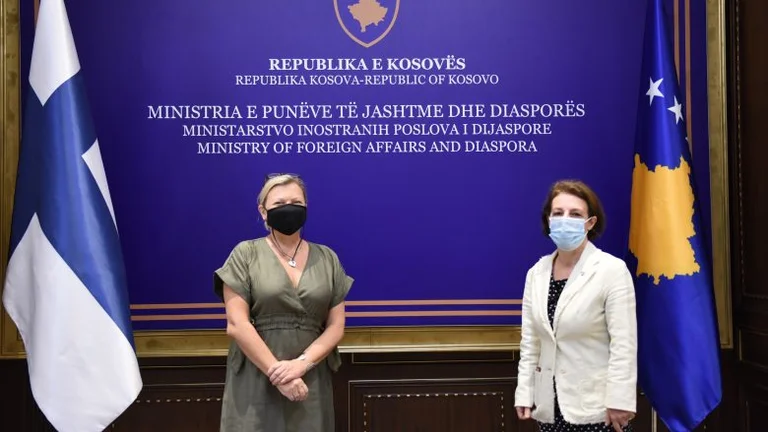 Gërvalla takohet përnjëmend me ambasadoren e Finlandës, diskutojnë edhe për pandeminë