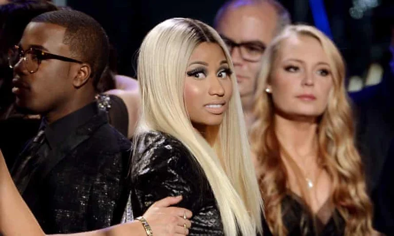 Minaj tha se pas marrjes së vaksinës shokut të kusheririt iu kishin rritë koqet, flasin autoritetet shëndetësore