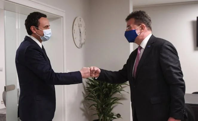 Deklarohet Lajçak pas takimit: Me Kurtin nuk fola për hapjen e arkivave të Kosovës