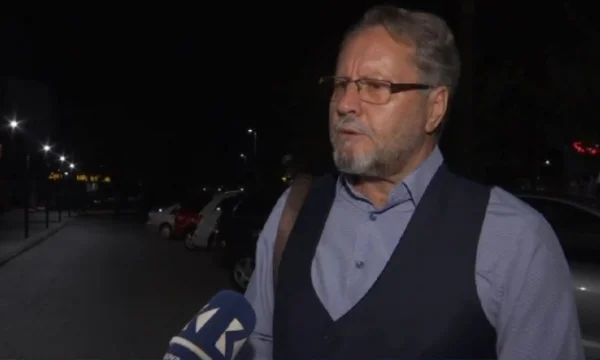 Nxënësja e ngacmon ish-profesorin nga Suhareka, avokati: Është e fiksuar pas tij