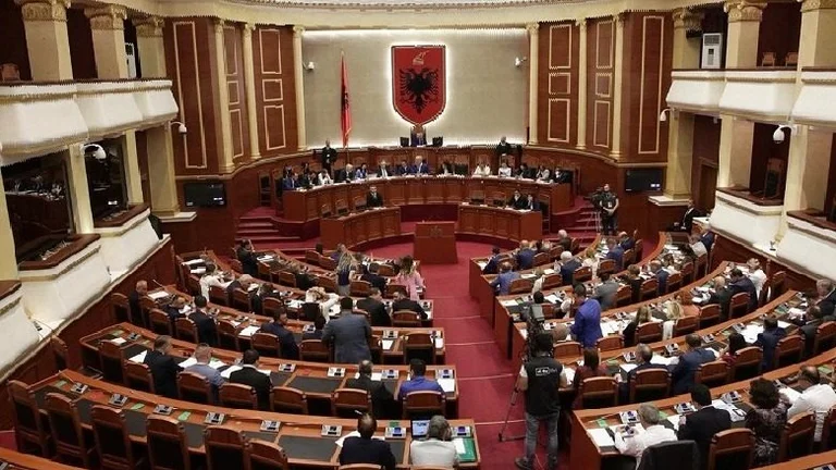 Meta dekreton kabinetin qeveritar “Rama 3”