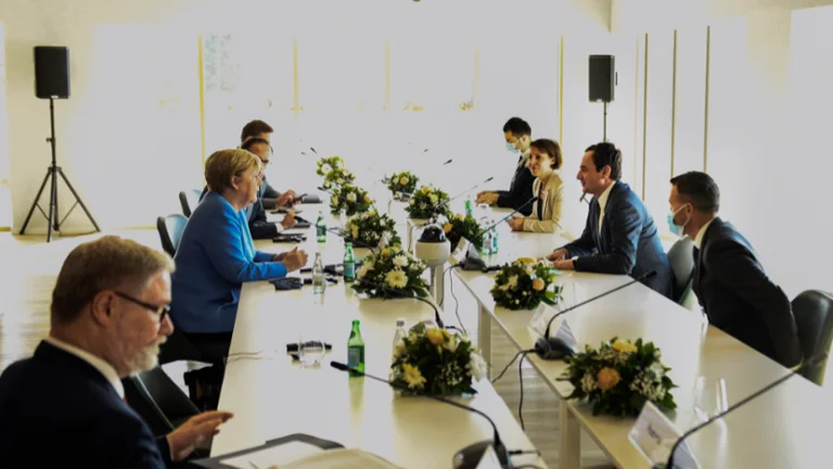 Për çfarë u pajtuan Kurti dhe Merkel në Tiranë?