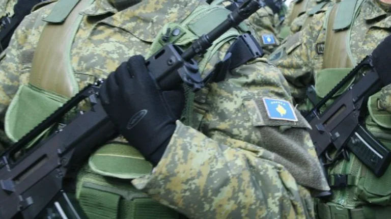 ‘Qeveria po planifikon një polici ushtarake me fuqi mbi KFOR’in, kundërshtojnë ndërkombëtarët’
