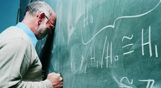 ”Më nguci në rrugë, më erdhi n’shpi”, profesori nga Suhareka thotë se ish-nxënësja e ngacmoi për 2 vjet