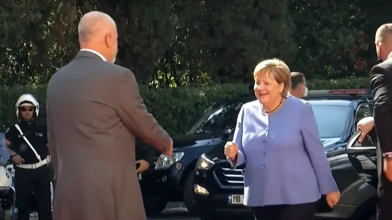 Imbarazzante: Rama estende la mano a Merkel, rispetta le misure antiprong CO VID