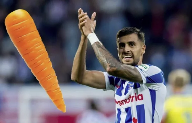 Heerenvens Spieler leidet an der seltsamsten Verletzung... alles wegen einer Karotte.