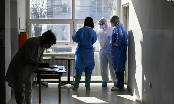 Gli ospedali del Kosovo aumentano il numero di pazienti con Ovid