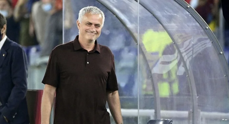 Mourinho célèbre la Pankina de 1000 : j'avais 12 ans, pas 58 ans, je courais vers les fans d'enfants