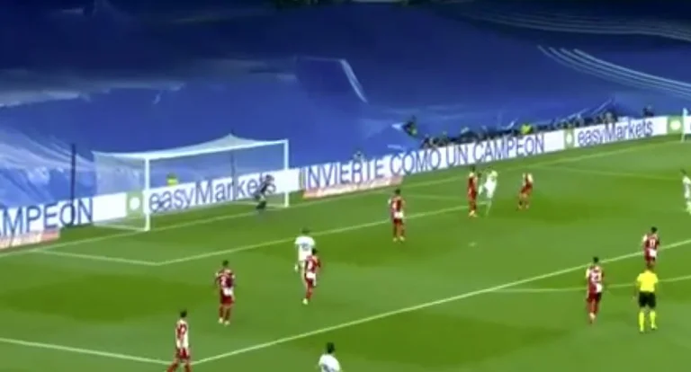 Benzema erreicht das zweite Ziel, das sie auf den Schultern von Real Madrid hält