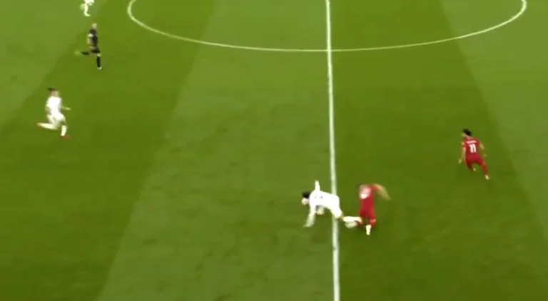 Nel momento in cui Harvey Elliot ha rotto il suo brutale intervento alla gamba