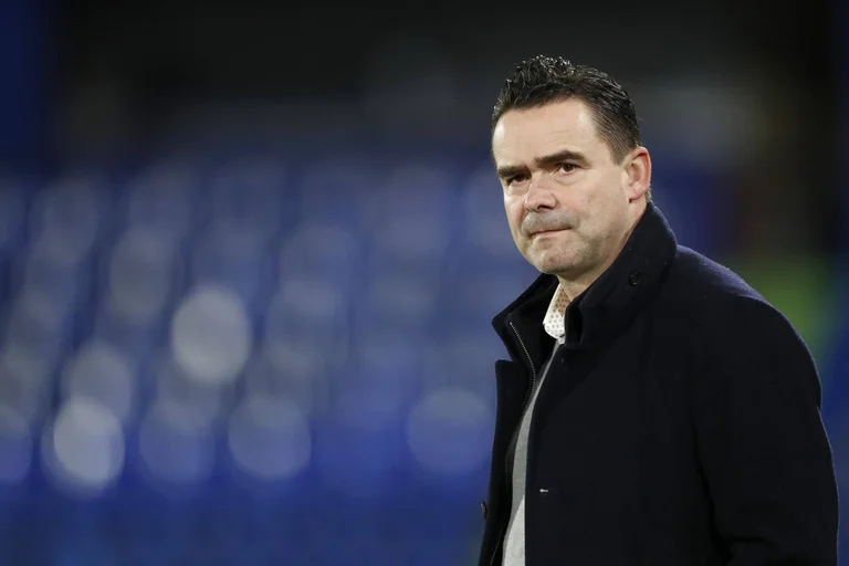 Overmars est offert à Barcelone, le directeur sportif d'Ajax regrette les opportunités précédentes