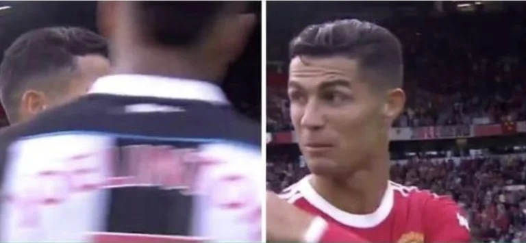 The embarrassing moment when some Newcastle players seek to exchange fans with Cristiano Ronaldon