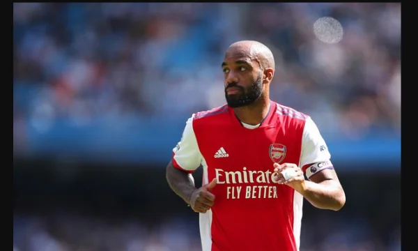 Arsenal wants to get him off the Alexander Lacazete team.