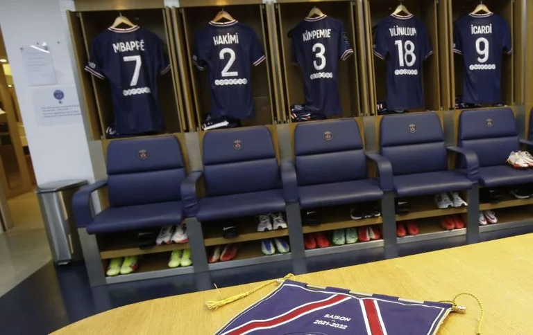 Formations officielles: PSG clermont, Rashi de la banque, Mess manquant