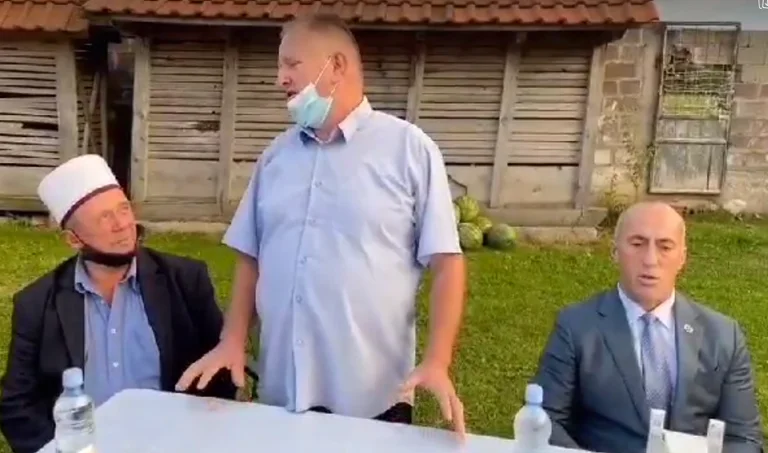 Émotionnel à Istog: La famille Arifaj pardonne du sang à la famille Musololi en présence de Ramush Haradinaj