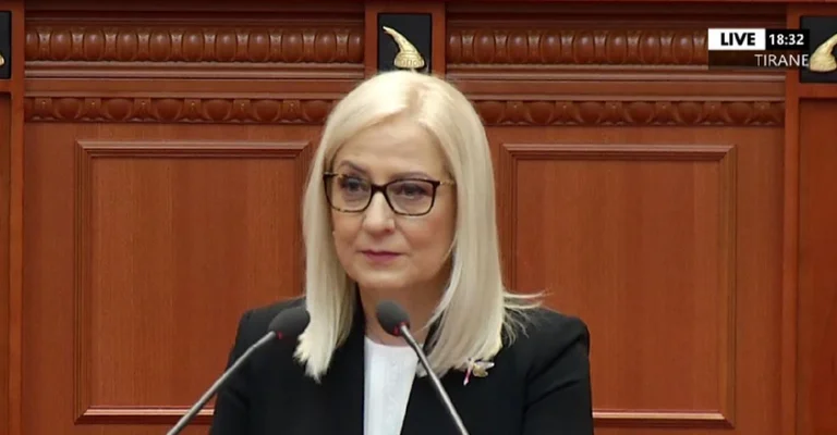 Lindita Nikolla elegge il presidente del Parlamento albanese