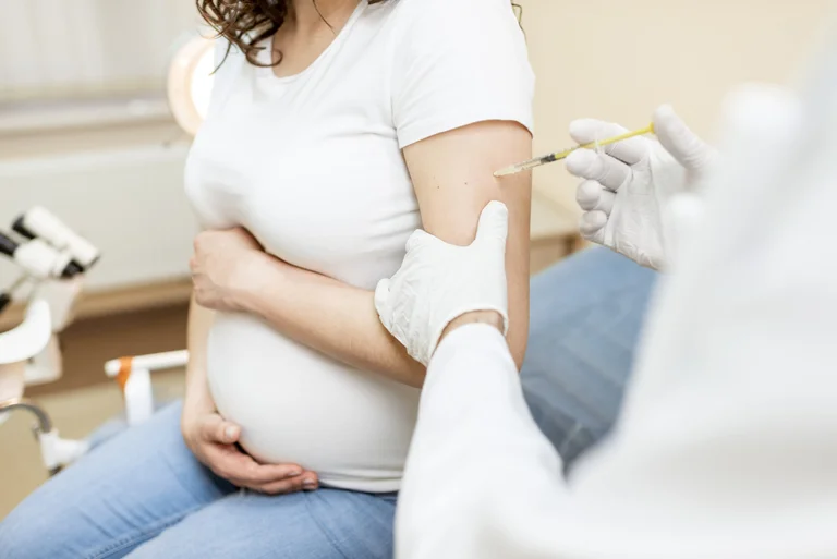 I ginecologi del Kosovo raccomandano le donne incinte vaccinate con questo tipo di vaccino
