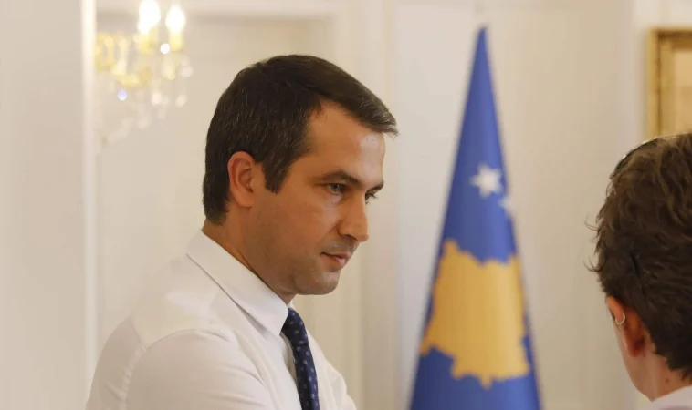 Behramaj: Kurti mund ta planifikojë rrëzimin e vetes pas kthimit nga takimi me Vuçiqin