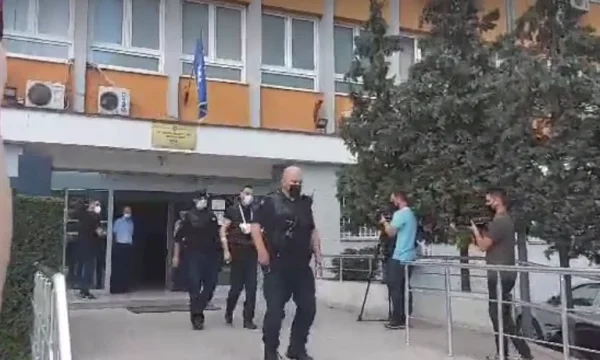 Con le bende e le intercettazioni della polizia, il fratello di Ademij avrebbe ucciso Kadriyan dalla corte.