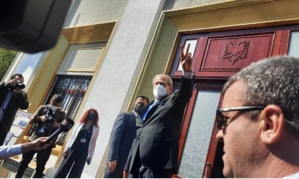Sali Berisha erklärt Krieg mit Lulzim Basha: Heute beginnt unser Kampf um schamvolle Märkte