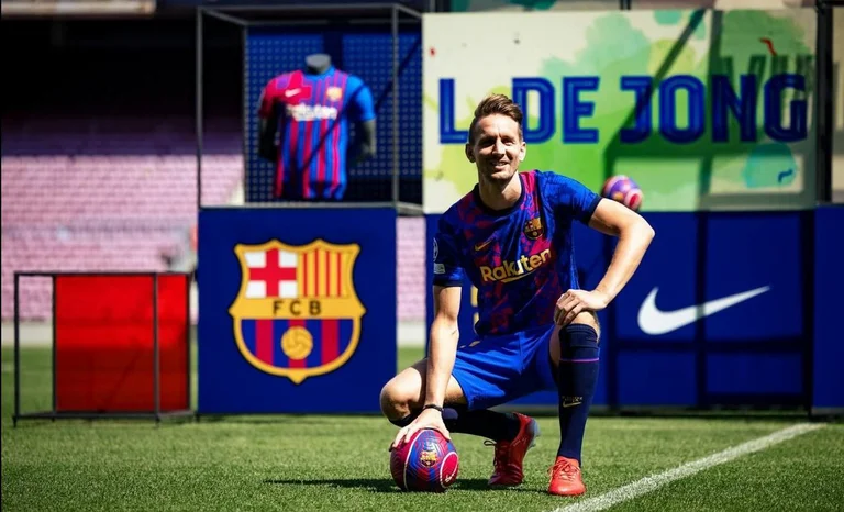 Luuk de Jong wurde in Barcelona eingeführt