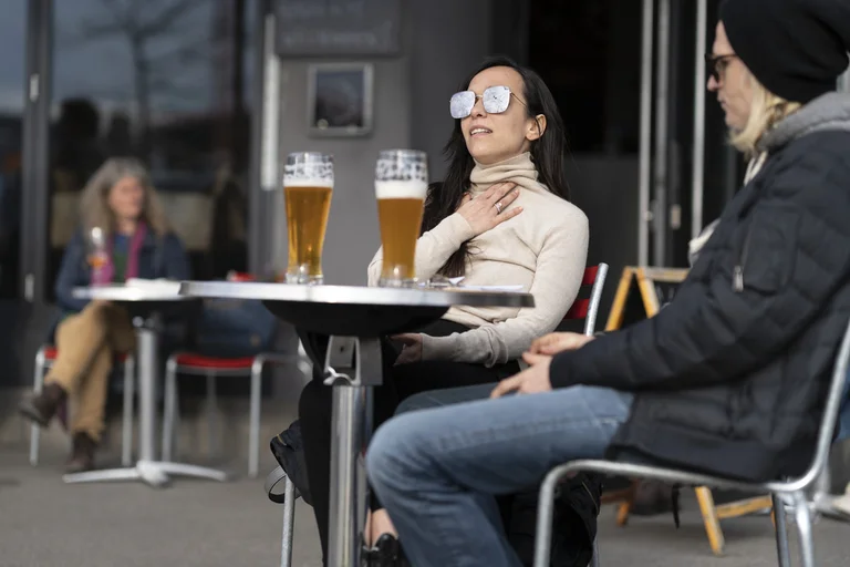 Dangerous trend in Switzerland, many citizens want to be infected with Ovidius to receive a certificate